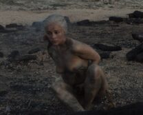 Emilia Clarke Naked Tits Game of Thrones